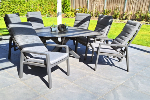 Lounge- en diningcombinaties: de perfecte oplossing voor veelzijdigheid in je tuin