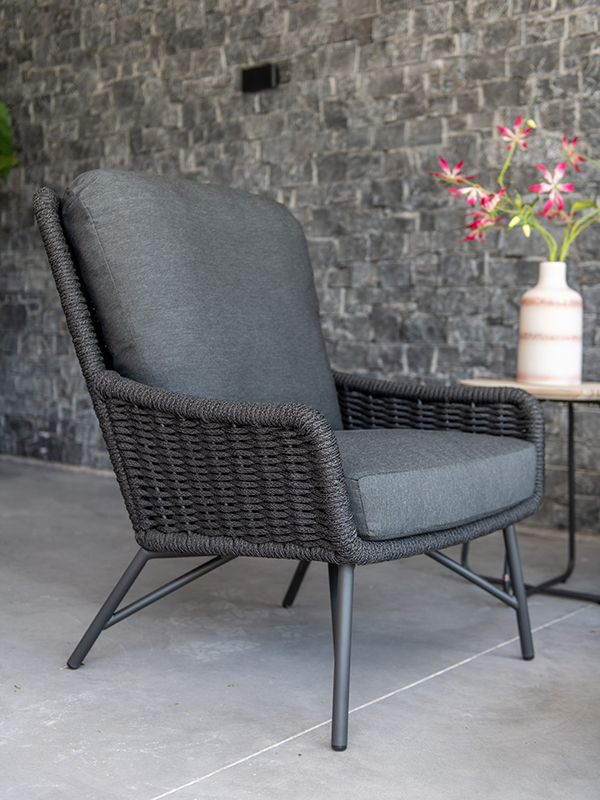 Lounge tuinstoelen zorgen ervoor dat u kunt relaxen in uw eigen tuin