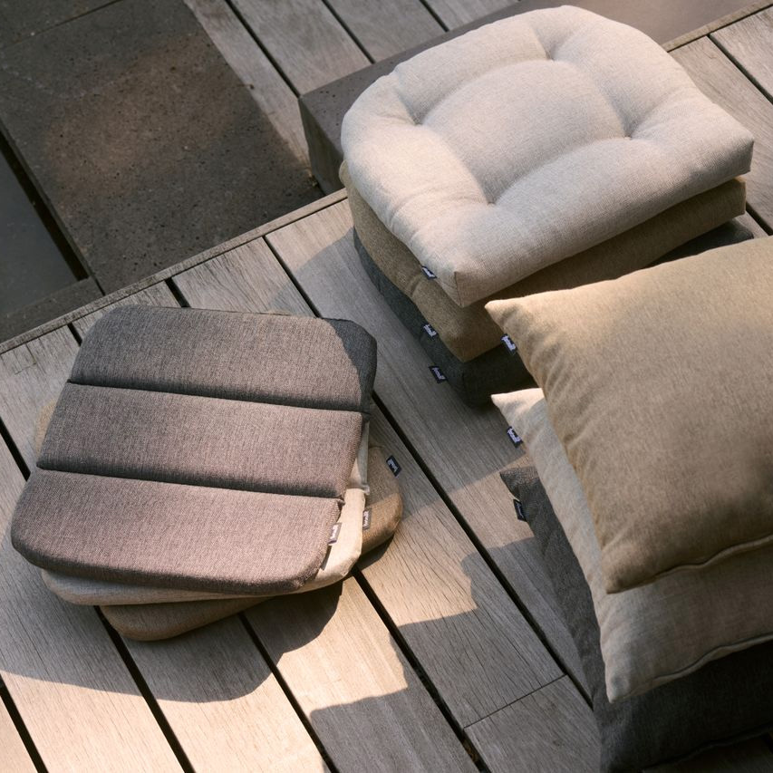 Een set rotan kussens voor 4-5 personen- online winkel