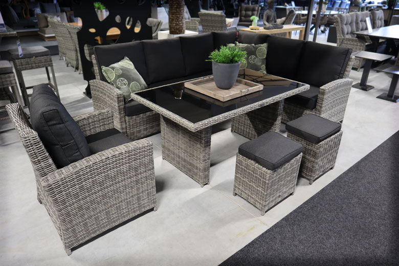 Een wicker loungeset kopen betekent er extra lang van kunnen genieten