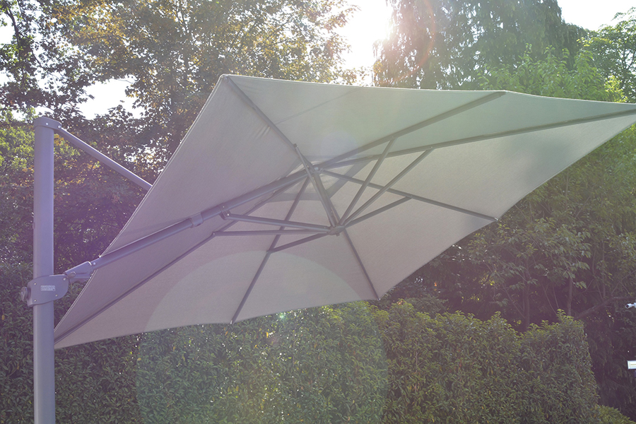 Koop jouw nieuwe zweefparasol online bij Gerrits Tuinmeubelen